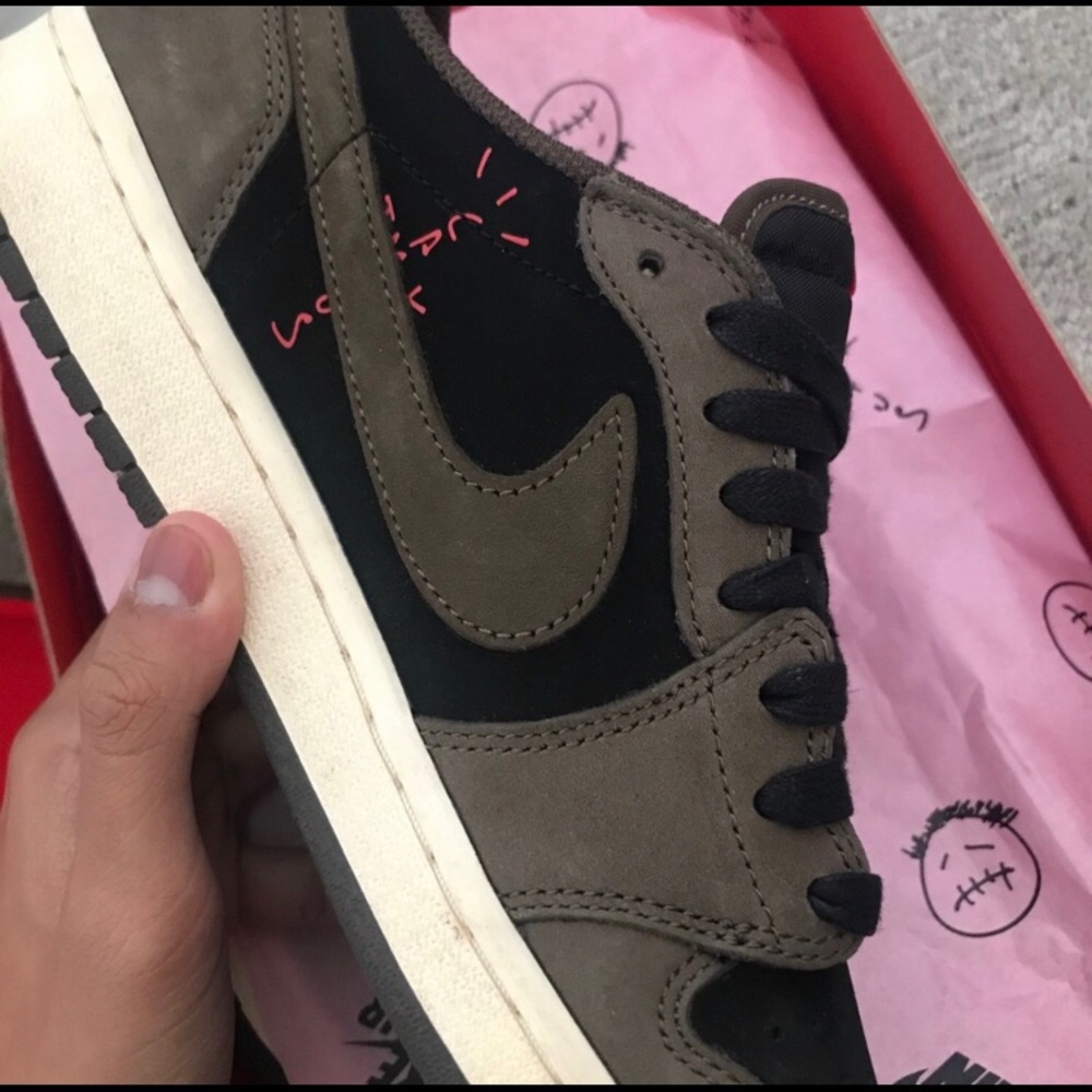 Travis Scott Jordan 1 Low